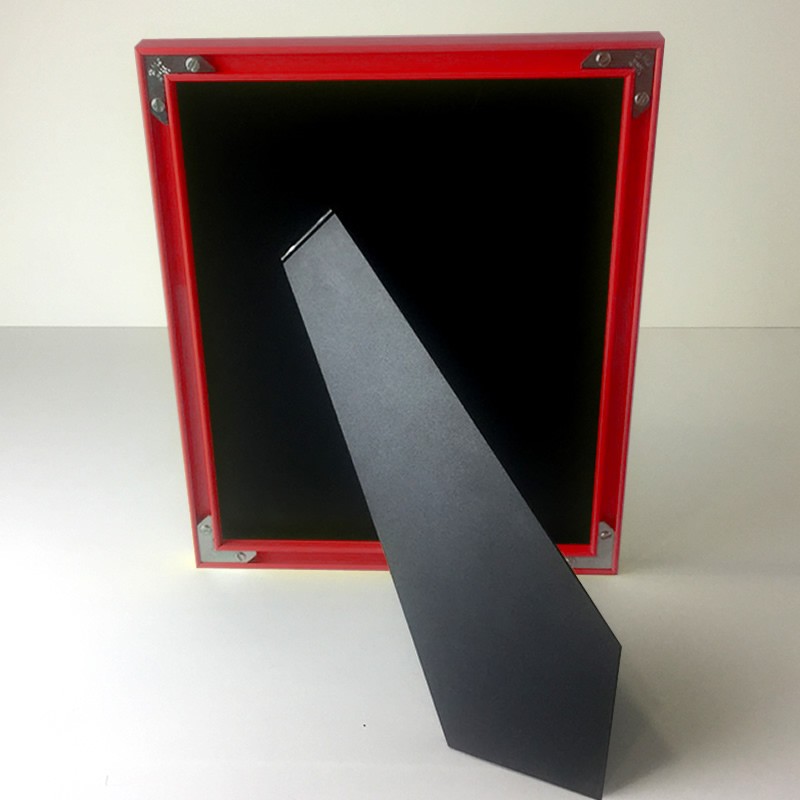 Cadre Aluminium rouge 30x50 avec Plexiglas et dos sur cadre et encadrement